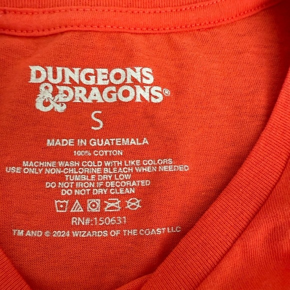 NWT Red Dungeons & Dragons Graphic T-Shirt Junior Size Small - Picture 3 of 4